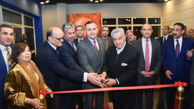 سفير دولة قطر بالقاهره يفتتح معرض "سوالف" للفنانة التشكيلية القطرية وفيقة سلطان