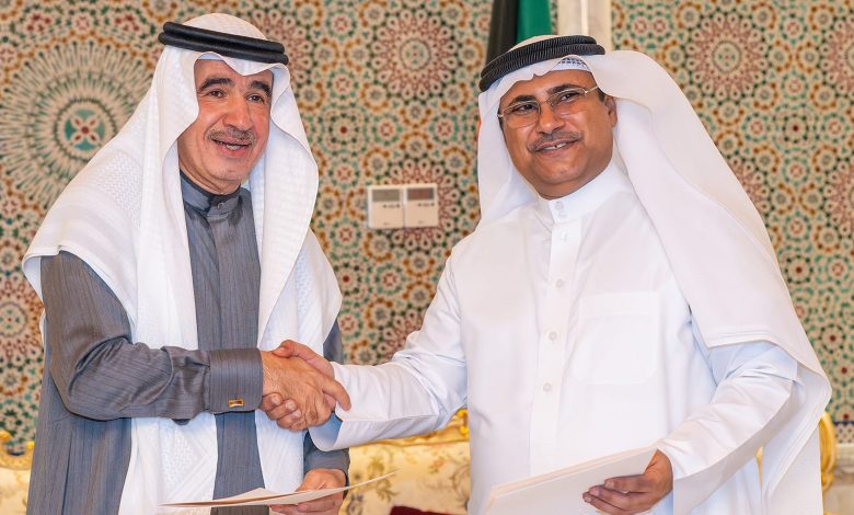 مؤسسة البابطين الثقافية والبرلمان العربي يوقعان اتفـــاقية تعاون لدعم وخدمة اللغة العربية اطلاق جائزة سنوية تحمل اسم الراحل عبدالعزيز البابطين ، بقيمة 100 ألف دولار 1 مؤسسة البابطين الثقافية والبرلمان العربي يوقعان اتفـــاقية تعاون لدعم وخدمة اللغة العربية اطلاق جائزة سنوية تحمل اسم الراحل عبدالعزيز البابطين ، بقيمة 100 ألف دولار