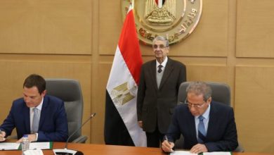 تعاون بين "الكهرباء" و"شنايدر" لتحسين الفقد الفنى بشبكة الجهد المتوسط