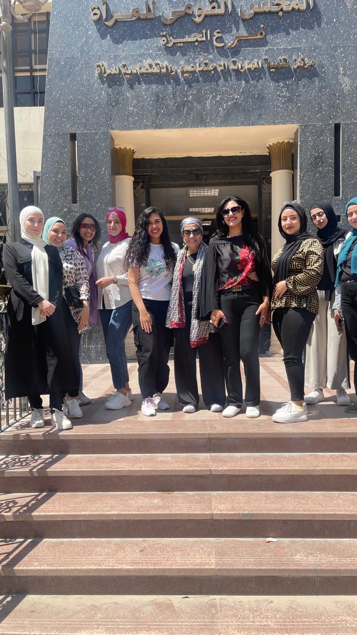 بالصور| القومي للمرأة فرع الجيزة يتسلم أبحاث طالبات الفرقة الثالثة بكلية الخدمة الاجتماعية بجامعة حلوان