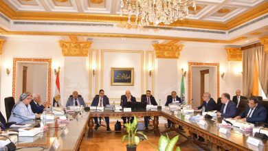 د. الخشت يؤكد على استمرار إطلاق الجامعة وكلياتها للقوافل التنموية الشاملة فى إطار التحالف الوطني للعمل الأهلى التنموي لدعم المناطق الأكثر احتياجًا