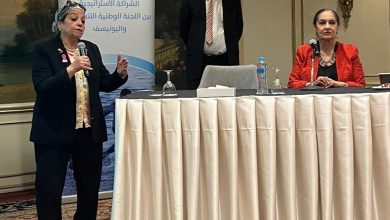 بالصور| د. زينب مكي تشارك في ندوة توعوية للجنة الوطنية لمكافحة الهجرة غير الشرعية