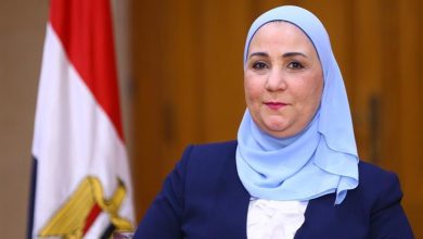 وزيرة التضامن الاجتماعي توجه فريق التدخل السريع بنقل مسنة مريضة بمفردها لإحدي دور الرعاية بالقاهرة