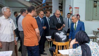 رئيس جامعة طنطا يتفقد امتحانات الفصل الدراسى الثانى بكلية التجارة