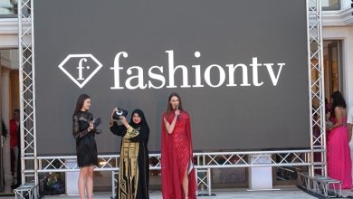 الشيخة اليازيه آل نهيان تهنئ المصممة العالمية منى المنصوري على فوزها بجائزة فاشون تي في بمهرجان كان
