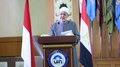 شيخ الأزهر يدعو من إندونيسيا إلى الجد والعمل والنظر إلى الأمم التي تعمل وتدبر في صمت
