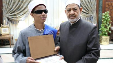 *شيخ الأزهر يكرم أوائل الثانوية الأزهرية ويهنئهم على تفوقهم ونجاحهم*