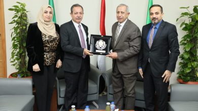 الأستاذ الدكتور/ إسماعيل عبد الغفار يستقبل قنصل فلسطين بمكتبه بفرع الأكاديمية بالعلمين الجديدة