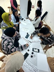 بالعربي ... ضمن فعاليات اليوم العالمي للغة العربية ، ورشة عمل: أساسيات فن الخط العربي بكلية التربية النوعية
