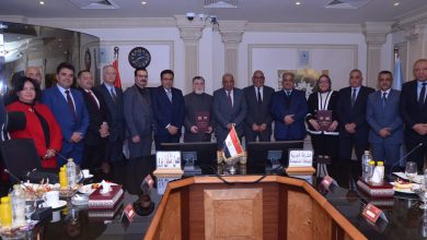وزير الكهرباء والطاقة المتجددة، ورئيس الهيئة العربية للتصنيع، يشهدان توقيع عقد إنشاء مشروع صناعي مشترك للألواح الشمسية بين العربية للتصنيع وكبرى الشركات السويدية.