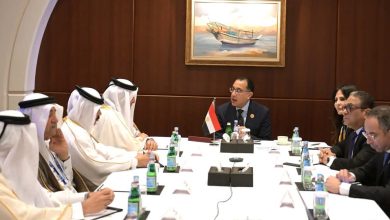 على هامش مشاركته في منتدى الدوحة 2024: رئيس الوزراء يلتقي وفد رجال أعمال غرفة التجارة والصناعة القطرية لاستعراض عدد من الفرص الاستثمارية