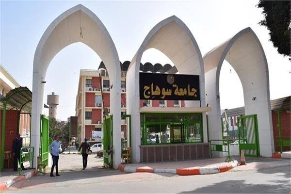 في إطار مبادرة بداية..جامعة سوهاج تواصل إطلاق قوافلها البيطرية المجانية لقرية الكوله وتعالج ٤٩٠ حيوان 1 في إطار مبادرة بداية..جامعة سوهاج تواصل إطلاق قوافلها البيطرية المجانية لقرية الكوله وتعالج ٤٩٠ حيوان