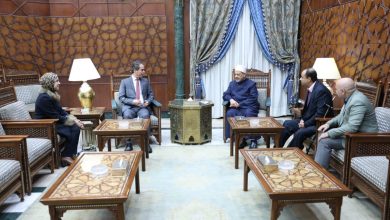 شيخ الأزهر يستقبل رئيس الهيئة الوطنية للإعلام ويؤكد : حاجة المجتمع للإعلام الهادف لترسيخ القيم الدينيَّة والأخلاقيَّة ملحة لبناء خط دفاع قادر على مواجهة طوفان الغزو الثقافي الغربي