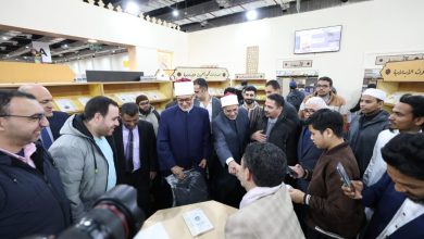 مفتي الجمهورية يتفقد أركان جناح الأزهر بمعرض الكتاب ويشيد بدوره في نشر العلم والمعرفة