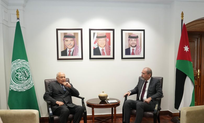 الأمين العام لجامعة الدول العربية يلتقي نائب رئيس الوزراء ووزير الخارجية والمغتربين الأردني لبحث تطورات القضية الفلسطينية 1 الأمين العام لجامعة الدول العربية يلتقي نائب رئيس الوزراء ووزير الخارجية والمغتربين الأردني لبحث تطورات القضية الفلسطينية