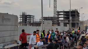 بالتعاون مع مؤسسة حياة للتنمية المستدامة الذراع المجتمعي لجامعة المستقبل والمجلس العربي للمسئولية المجتمعية مائدة المصراوية تقدم لضيوف الرحمن 2500 وجبة إفطار