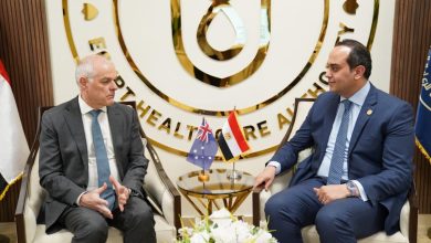 رئيس هيئة الرعاية الصحية يلتقي سفير استراليا لدي مصر ويبحثا سبل تعزيز التعاون بين الجانبين في مجالات الرعاية الصحية