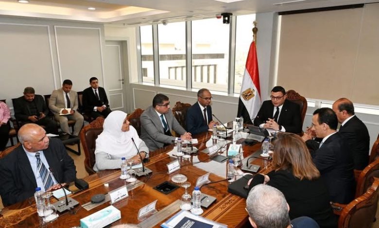 وزير الإسكان يعقد اجتماعًا موسعًا مع قيادات الجهات التابعة للوزارة لمتابعة ملفات العمل 1 وزير الإسكان يعقد اجتماعًا موسعًا مع قيادات الجهات التابعة للوزارة لمتابعة ملفات العمل