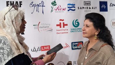 الفنانة التشكيلية البحرينية زكية زاده تشارك في ملتقى "التمكين بالفن" بالمتحف المصري الكبير