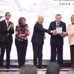 بمشاركة 6 دول عربية منها فلسطين.. "مصر الخير" تحتفل بتكريم الفائزين في مسابقة "وسام الخير للمبادرات" في موسمها الثاني بالتعاون مع المجلس العربى للمسؤولية المجتمعية راندا رزق : نسعى دائماً إلى تحقيق التنمية الشاملة والمستدامة في المجتمع د.أمل سليمان : المسابقة شملت 86 مبادرة ضمن 4 محاور رئيسية وفاز فيها 17 مبادرة منها مبادرة من دولة فلسطين الشقيقة