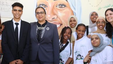 رئيسة المجلس القومي للمرأة تشارك في جولة تفقدية لأنشطة المبادرة الوطنية لتمكين الفتيات "دوِّي" بمدرسة أسوان الثانوية للبنات