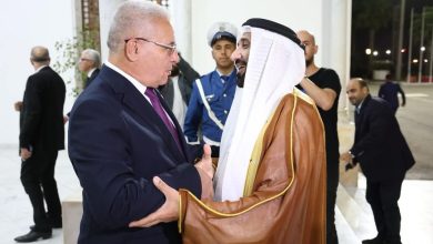 رئيس المجلس الشعبي الوطني الجزائري يستقبل رئيس البرلمان العربي لدى وصوله الجزائر