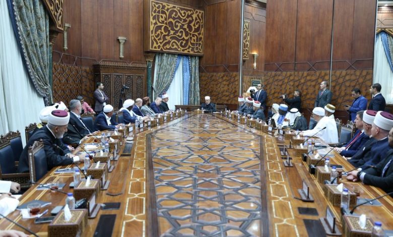 شيخ الأزهر يلتقي وزراء الشؤون الدينية والمفتين ورؤساء المجامع الفقهية من 30 دولة من مختلف قارات العالم* و يدعو الدول الإسلامية لوضع استراتيجية تعليمية لرفع وعي الشعوب بتاريخهم وبخاصة القضية الفلسطينية 1 شيخ الأزهر يلتقي وزراء الشؤون الدينية والمفتين ورؤساء المجامع الفقهية من 30 دولة من مختلف قارات العالم* و يدعو الدول الإسلامية لوضع استراتيجية تعليمية لرفع وعي الشعوب بتاريخهم وبخاصة القضية الفلسطينية