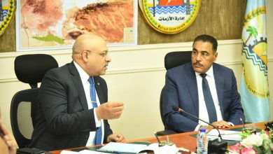 محافظ مطروح يستقبل وفد الهيئة العامة للاستثمار و رئيس الإدارة المركزية لجهاز الاستثمار الداخلى بالهيئة ،لمناقشة الموارد والإمكانيات والفرص الاستثمارية المتاحة بالمحافظة