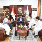 محافظ مطروح يكرم عيد السلوى من أبناء مدينة الضبعة كنموذج لأبناء مطروح في حفظ الأمانة والنزاهة