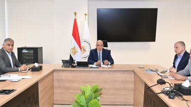 الدكتور سويلم يتابع موقف الإجراءات العاجلة التى تقوم بها مصلحة الميكانيكا والكهرباء للتعامل مع حالات الطواريء التى تواجه محطات الرفع