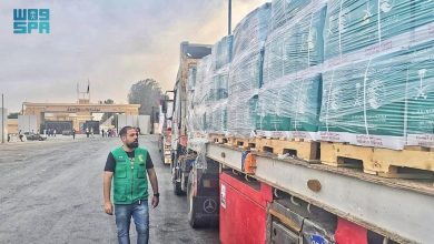 مساعدات إغاثية سعودية جديدة تعبر منفذ رفح متجهة إلى قطاع غزة