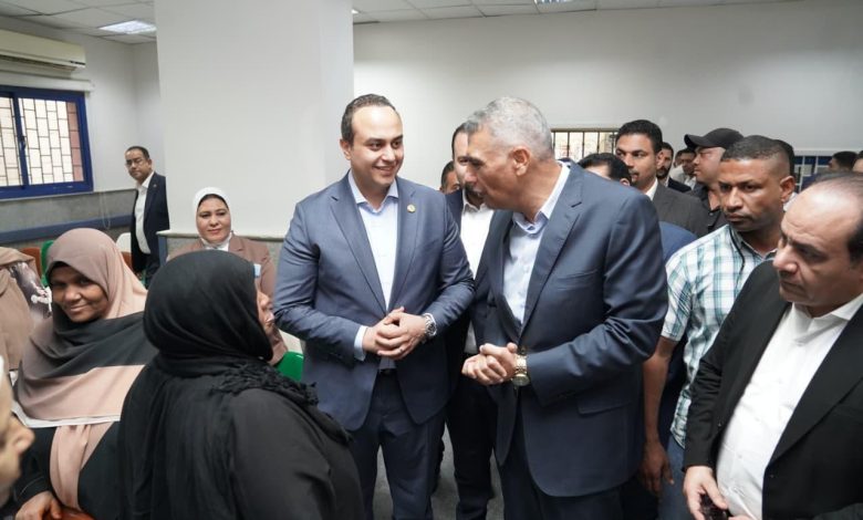 رئيس هيئة الرعاية الصحية ومحافظ أسوان يُطلقان مبادرة "حكاية وردي" لدعم صحة المرأة والكشف المبكر عن سرطان الثدي و يُدشنان <جدارية الامل> بالتعاون مع نوفارتس مصر 1 رئيس هيئة الرعاية الصحية ومحافظ أسوان يُطلقان مبادرة "حكاية وردي" لدعم صحة المرأة والكشف المبكر عن سرطان الثدي و يُدشنان <جدارية الامل> بالتعاون مع نوفارتس مصر