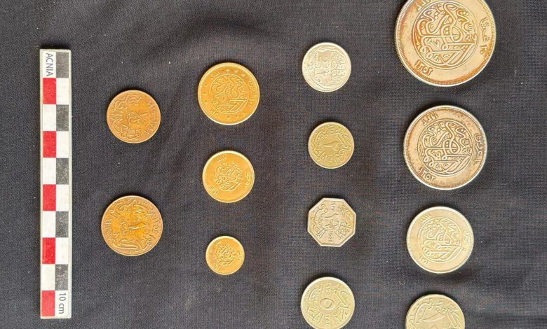 - اكتشاف كبسولة رصاصية نادرة تحتوي على مجموعة عملات تاريخية في حي وسط الإسكندرية 1 - اكتشاف كبسولة رصاصية نادرة تحتوي على مجموعة عملات تاريخية في حي وسط الإسكندرية
