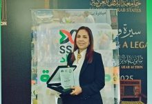 تكريم الدكتورة راندا رزق تقديرًا لدعمها الإنساني لمتضرري الحرب في السودان 10 تكريم الدكتورة راندا رزق تقديرًا لدعمها الإنساني لمتضرري الحرب في السودان