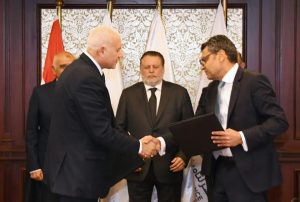 محافظ البنك المركزي المصري يشهد مراسم توقيع عقد شراكة بين صندوق تكريم شهداء وضحايا ومفقودي ومصابي العمليات الحربية والإرهابية والأمنية وأسرهم وشركة مصر لتأمينات الحياة لتنفيذ مبادرة "مصر معاكم"