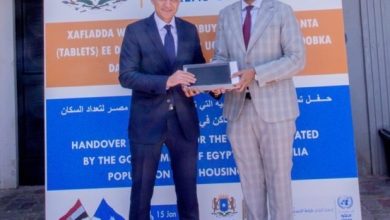 المكتب الوطني للإحصاء في الصومال ينظم حفلًا لتسلّم 1,200 جهاز لوحي، قدمتها حكومة مصر بدعم من الإسكوا.