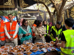 المجلس العربي للمسؤولية المجتمعية يواصل فرحة الصائمين بتوزيع السلع الغذائية على موائد الرحمن وبالتعاون مع مؤسسة حياة للتنمية المستدامة وبمشاركة عدد من المتطوعين من طلاب جامعة المستقبل