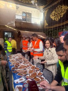 المجلس العربي للمسؤولية المجتمعية يواصل فرحة الصائمين بتوزيع السلع الغذائية على موائد الرحمن وبالتعاون مع مؤسسة حياة للتنمية المستدامة وبمشاركة عدد من المتطوعين من طلاب جامعة المستقبل