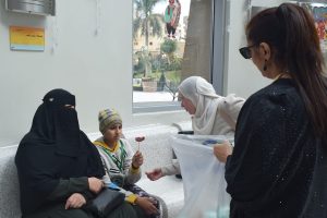 المجلس العربي للمسؤولية المجتمعية يزور مستشفى 57357 بالتعاون مع مؤسسة حياة للتنمية المستدامة وبمشاركة عدد من المتطوعين من طلاب جامعة المستقبل ويقدم هدايا لدعم الأطفال المرضى وأسرهم