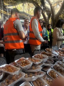 المجلس العربي للمسؤولية المجتمعية يواصل فرحة الصائمين بتوزيع السلع الغذائية على موائد الرحمن وبالتعاون مع مؤسسة حياة للتنمية المستدامة وبمشاركة عدد من المتطوعين من طلاب جامعة المستقبل