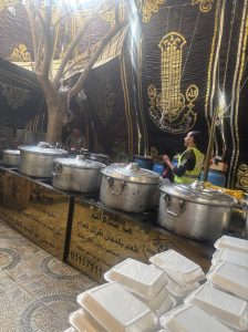 المجلس العربي للمسؤولية المجتمعية يواصل فرحة الصائمين بتوزيع السلع الغذائية على موائد الرحمن وبالتعاون مع مؤسسة حياة للتنمية المستدامة وبمشاركة عدد من المتطوعين من طلاب جامعة المستقبل