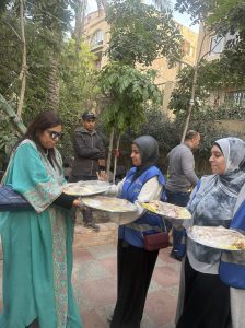 المجلس العربي للمسؤولية المجتمعية يواصل فرحة الصائمين بتوزيع السلع الغذائية على موائد الرحمن وبالتعاون مع مؤسسة حياة للتنمية المستدامة وبمشاركة عدد من المتطوعين من طلاب جامعة المستقبل