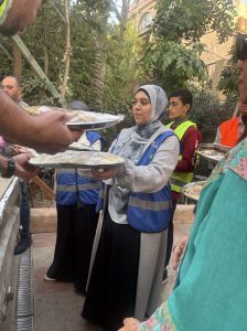 المجلس العربي للمسؤولية المجتمعية يواصل فرحة الصائمين بتوزيع السلع الغذائية على موائد الرحمن وبالتعاون مع مؤسسة حياة للتنمية المستدامة وبمشاركة عدد من المتطوعين من طلاب جامعة المستقبل