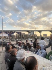 المجلس العربي للمسؤولية المجتمعية يواصل فرحة الصائمين بتوزيع السلع الغذائية على موائد الرحمن وبالتعاون مع مؤسسة حياة للتنمية المستدامة وبمشاركة عدد من المتطوعين من طلاب جامعة المستقبل