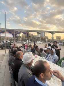 المجلس العربي للمسؤولية المجتمعية يواصل فرحة الصائمين بتوزيع السلع الغذائية على موائد الرحمن وبالتعاون مع مؤسسة حياة للتنمية المستدامة وبمشاركة عدد من المتطوعين من طلاب جامعة المستقبل