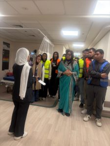 بالصور المجلس العربي للمسئولية المجتمعية ينظم زيارة لمستشفى أهل مصر للحروق بمشاركة مؤسسة حياة ومتطوعي جامعة المستقبل