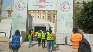 بالتعاون مع الهلال الأحمر المصري.. قافلة من طلاب جامعة المستقبل للمشاركة في تجميع المواد الغذائية