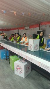 بالتعاون مع الهلال الأحمر المصري.. قافلة من طلاب جامعة المستقبل للمشاركة في تجميع المواد الغذائية