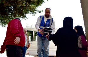 تحت رعاية البنك المركزي المصري.. بنك قناة السويس يوقع بروتوكول تعاون مع«مؤسسة صنّاع الحياة مصر» للمُساهمة فيمبادرة «عيش وملح» لتوفير 200 ألف وجبة للأسر الأولى بالرعاية في 4 قرى بمحافظة الجيزة خلال شهر رمضان المبارك