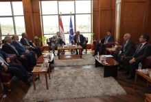 خلال جولته التفقدية بعدد من مواقع الهيئة بالسويس الفريق أسامة ربيع يبحث سبل التعاون مع محافظ السويس... ويتابع مستوى تقديم الرعاية الصحية بالمستشفيات والمراكز الطبية التابعة للهيئة